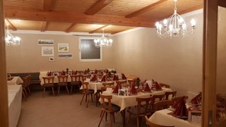 Gutsausschank innen mit Beleuchtung