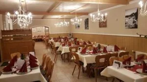 Gutsausschank innen mit Beleuchtung